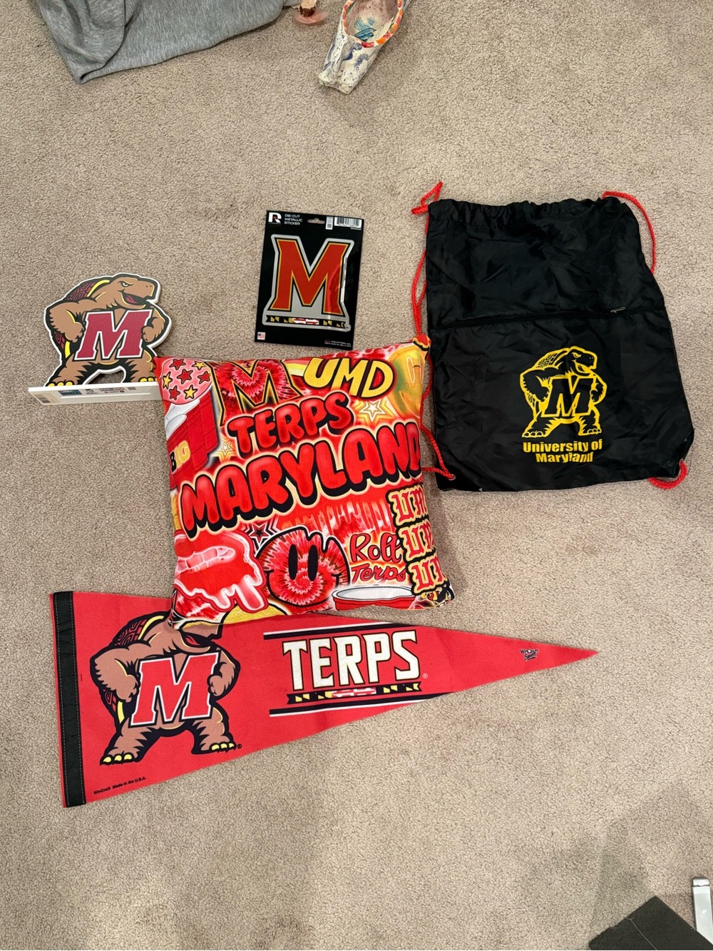 University of Maryland Terps Red Decorative Pillow and Fan Pack